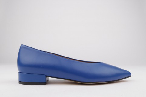 Zapatos bajos punta fina piel azul klein NOELIA