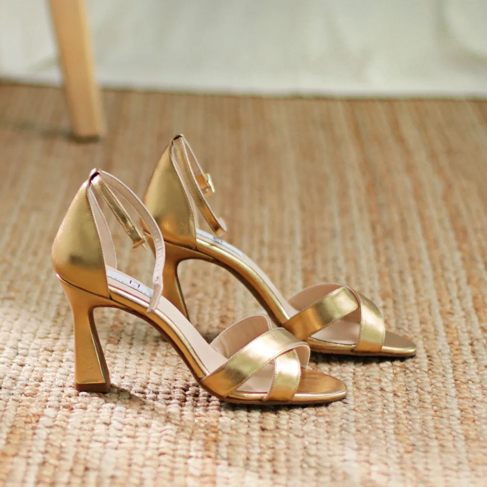Sandalias doradas CELINA ▻ Sandalia de vestir talon cerrado