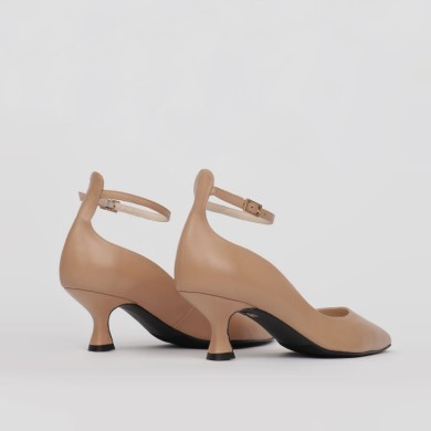 Zapato de tacón detalle pulsera - Stilettos camel Luisa Toledo