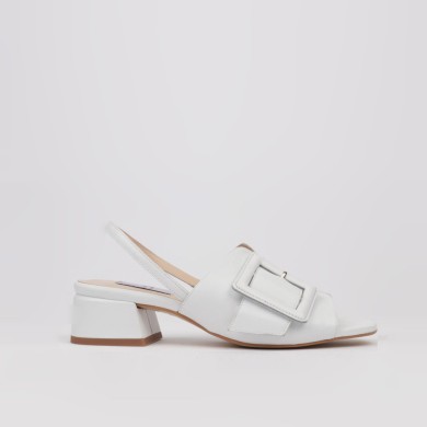 Sandalias blancas detalle hebilla ROCIO - LUISA TOLEDO