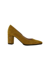 Stilettos tacón bloque detalle tachas ADRIANA color mostaza