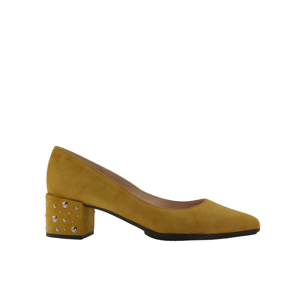 Stilettos tacón detalle remaches CLAUDIA mostaza