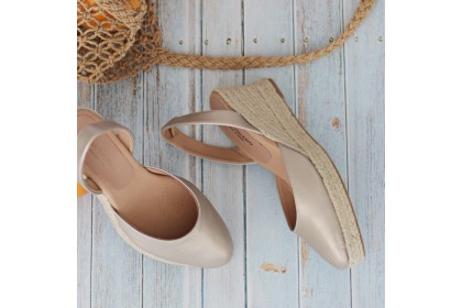 Alpargatas doradas estilo Menorca LEIRE ✓ LUISA TOLEDO