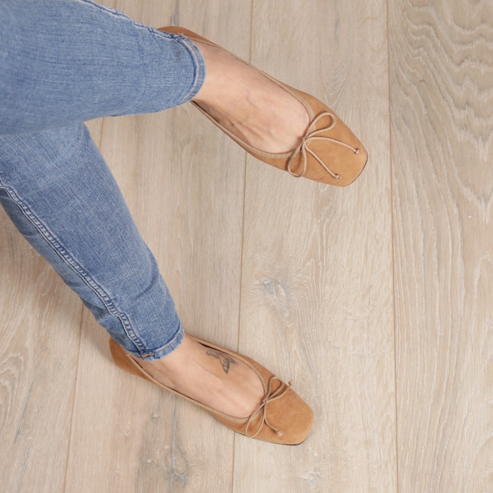 Bailarinas mujer ante camel CLOE detalle punta semi-cuadrada