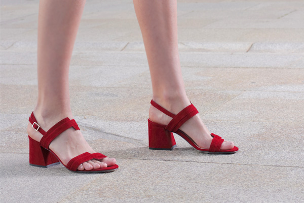 Sandalias rojas tacón cómodo