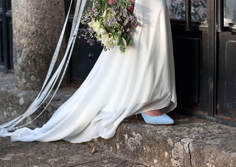 Color bridal shoes